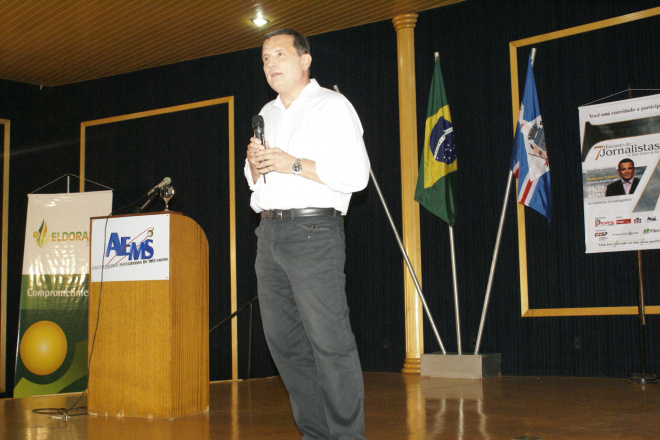 Am abril desse ano, Roberto Cabrini esteve em Três Lagoas participando do Encontro de Jornalistas, promovido pelo Perfil News onde abrodou o tema Jornalismo Investigativo (Foto: Arquivo)