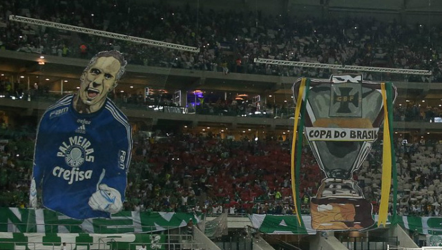 Mosaico 3D mostra Prass e a taça da Copa do Brasil antes da final na arena (Foto: Cesar Greco/Ag Palmeiras/Divulgação)