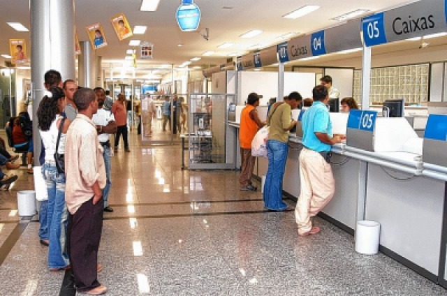 Bancária aposentada por invalidez após 28 anos de trabalho deve ser indenizada pelo banco O laudo pericial apontou que a trabalhadora tem depressão, tendinite dos ombros, síndrome do túnel do carpo e quadro clínico sugestivo de fibromialgia, ficando incapacitada parcial e definitivamente para o trabalho. (Foto: Divulgação)