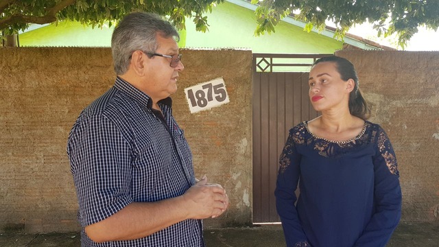Vizinha de terreno sujo, família três-lagoense contrai dengue e pede ‘socorro’ nas redes sociais Reportagem do Perfil News foi até à casa de Daiana que relatou a situação. (Foto: Paulo Rezende)
