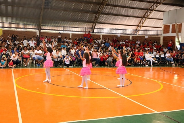 Prefeitura e Banco do Brasil realizam evento na AABB Comunidade Após as apresentações, os alunos da AABB participaram de campeonatos esportivos para comemorar (Foto/Assessoria)
