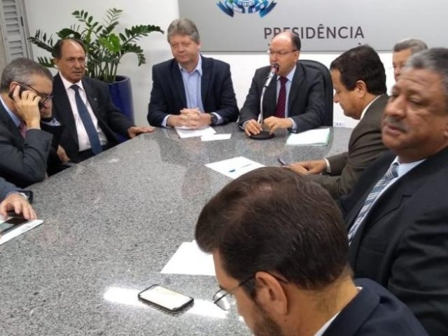 Deputados e secretários discutem pacotes de projetos do Executivo Representantes do governo vão detalhar os projetos e tirar as dúvidas dos deputados sobre as matérias (Foto: Leonardo Rocha)