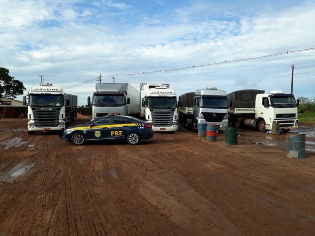 Comboio saiu de Eldorado (MS) e seguiria para Campo Grande. (Foto: Divulgação/ Polícia Rodoviária Federal)