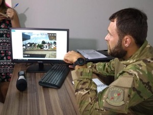 Equipes identificaram o carro do suspeito em imagens de câmeras de segurança (Foto: Bruna Kaspary)