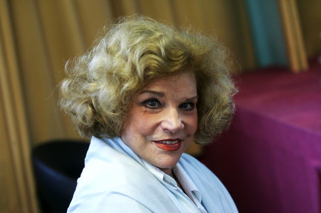 Atriz Tônia Carrero, ícone da TV, dos palcos e do cinema, morre aos 95 anos no Rio A atriz Tônia Carrero é vista no set de filmagens do longa