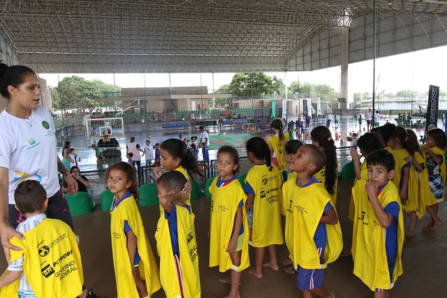 Crianças da Rede Municipal de Ensino participam de Colônia de Férias promovida pelo CRE-TL Foto: Assessoria