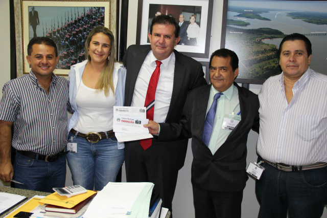 Deputado Eduardo Rocha garante patrulha mecanizada para Paranaíba Já o deputado Eduardo Rocha garantiu ao vereador e ao secretário municipal que continuará acompanhando o andamento das reivindicações (Foto: Divulgação/Assecom)