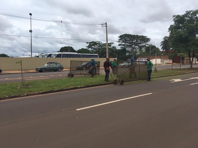 Áreas verdes de Três Lagoas terão manutenção também aos sábados Reeducandos do semi-aberto farão o trabalho de manutenção e limpeza da jardinagem municipal também nos próximos dois sábados. Foto: Divulgação