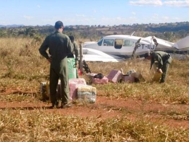 Dono de avião pego com cocaína tem RG de MS e alugou casa na Capital Avião carregado de cocaína interceptado em Goiás (Foto: FAB/Divulgação)