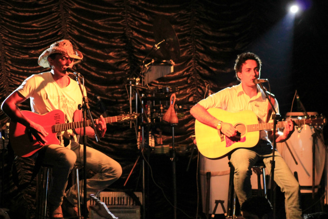 Tato & Nando no palco do Viracopos.
Foto Yuri Spazzapan 