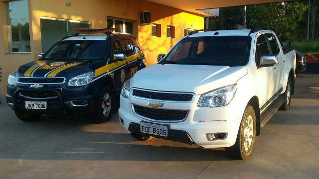 A caminhonete tinha sido roubada e as placas eram clonadas. (Foto: Assessoria)