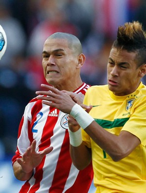 Brasil dá vexame nos pênaltis, erra 4 cobranças e é eliminado pelo Paraguai Neymar sofreu com a marcação dos paraguaios
(Foto: AFP)