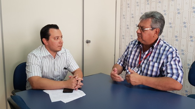 Multas da frota da prefeitura somavam R$ 146 mil no início de 2017, diz secretário Trabalho da Assessoria Jurídica da prefeitura conseguiu zerar as multas das ambulâncias, inclusive recebendo elogios da gerente do Detran (Foto: Paulo Rezende)