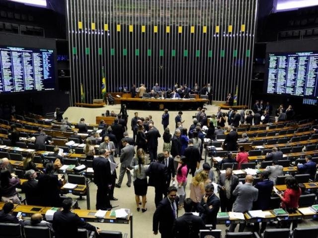 Seis deputados de MS dão carta branca para prefeitos descumprirem a LRF Proposta foi aprovada com 300 votos favoráveis, seis deles de MS, pelo plenário da Casa. (Foto: Luiz Macedo/Câmara dos Deputados)
