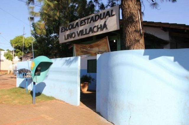 A briga entre meninas aconteceu fora da escola Lino Vilachá, onde elas estudam. (Foto: Arquivo)
