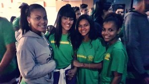 Controladoria na Escola incentiva cidadania em jovens de escolas estaduais As alunas Sara, Luana e amigas ( da esquerda para a direita)