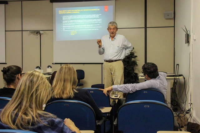 Workshop internacional irá detalhar a evolução dos processos químicos em escala industrial Engenheiro-químico e engenheiro de processamento de petróleo Georg Weinberg (Foto/Assessoria)