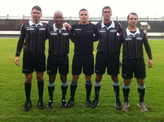 Arbitragem de MS atua na rodada das Séries B, C e D do Brasileirão Paulo Henrique Salmazio, Marcos Mateus Pereira, Thiago Alencar Gonzaga, Paulo Henrique Vollkopf e João Lupato (Foto: Arquivo pessoal)