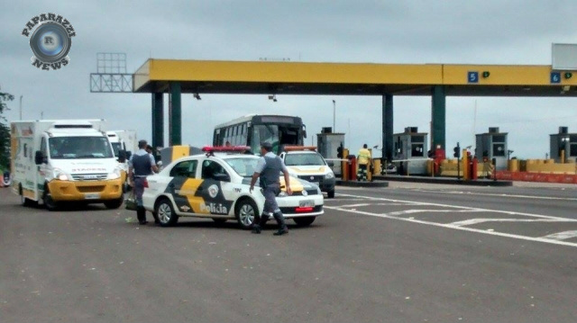 A Polícia Rodoviária de SP foi acionada e compareceu no local, orientando o tráfego de veículos (Foto: Paparazzi News)