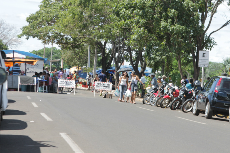 Os pescados vão ser comercializados no local onde é realizada a feira livre, no centro da cidade (Foto: Léo Lima)