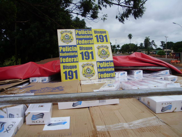 Polícia Rodoviária apreende mais de 94 kg de maconha em Nova Andradina As 600 caixas de cigarro seriam levadas para Cuiabá (Foto: Assessoria)