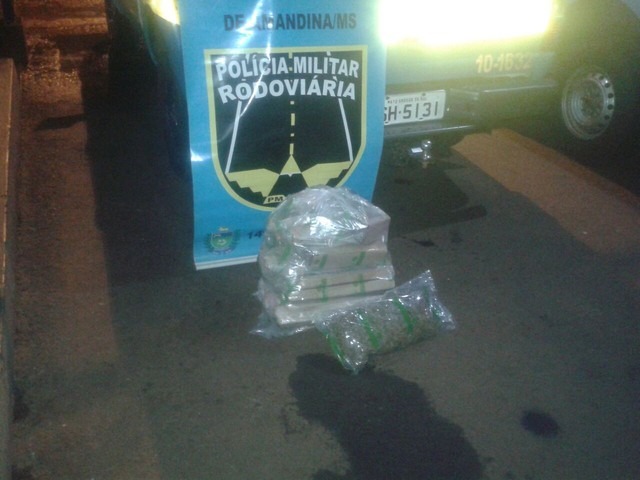 Motorista de carro de MG é preso em MS com maconha e skank Maconha apreendida em Ivinhema (Foto: PMR/ Divulgação)