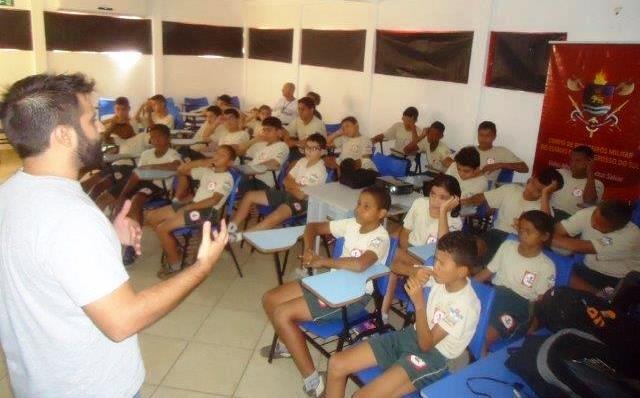 Bombeiros do Amanhã de Três Lagoas participam de projeto ambiental Na terça-feira (6), as atividades do Projeto Caravana Ambiental começaram a ser desenvolvidas e apresentadas às 70 crianças e adolescentes das duas turmas do SCFV “Bombeiros do Amanhã”. (Foto: Divulgação)