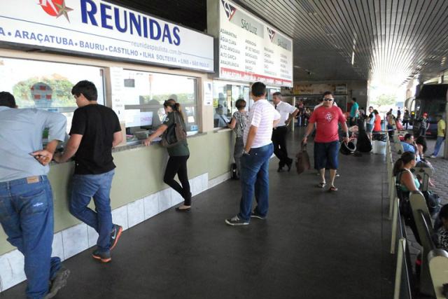 Semana Santa e Tiradentes aumentam a procura de passagens na rodoviária População de Três Lagoas procura destinos próximos, como Campo Grande, Dourados e Cassilândia (Foto: Léo Lima)
