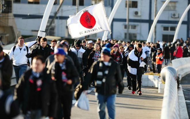 Corintianos começam a dominar a região do Toyota Stadium  (Foto: Marcos Ribolli/Globoesporte.com)