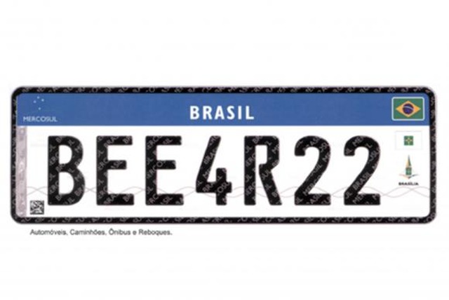 Novo modelo de placas de veículos começa a valer em 1º de setembro Até o final de 2023, toda a frota de veículos nacionais deverá estar circulando com a nova placa de identificação. (Divulgação/Ministério das Cidades)