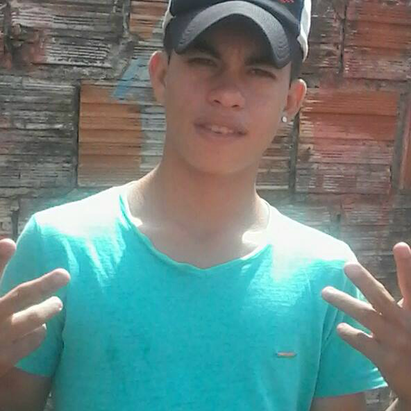 Três-lagoense ainda não está empolgado pelo evento no Brasil O estudante Nilson Matheus (Foto: Léo Lima)