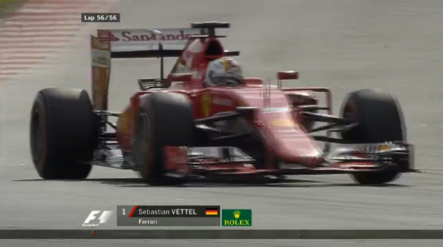 No final da corrida, Vettel cruza a linha em primeiro (Foto: G1)