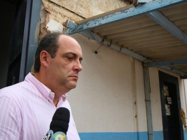 Ex-secretário, André Luiz Cance, ao deixa o Centro de Triagem Anízio Lima no dia 16 de maio do ano passado, quando foi preso na quarta etapa da Lama Asfáltica, batizada de Máquinas de Lama (Foto: André Bittar/Arquivo)
