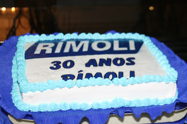 Na presença de 300 convidados, Rímoli comemora três décadas de atividades Bolo confeitado exclusivamente para a comemoras dos anos anos de atividades da empresa (Foto: Rodolfo Gomes)