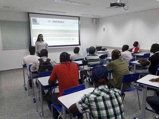 Fugindo do terremoto que destruiu o país, refugiados do Haiti são qualificados pela Escola Senai da Construção Para os alunos, fica a esperança de que, com um currículo mais “turbinado” por cursos de qualificação do Senai (Foto/Assessoria)