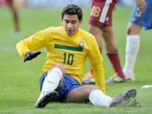 Sem o interesse do Milan, Ganso deverá seguir no Santos para a disputa do Mundial de Clubes
(Foto: Ricardo Matsukawa/Terra)