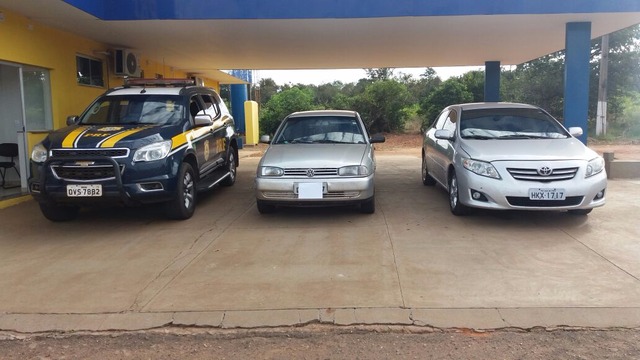 Duas pessoas são presas por receptação na BR 262 Suspeitos serão acusados por receptação e adulteração de sinal identificador de veículo automotor(PRF/Divulgação)
