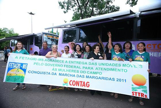 MS vai ganhar Casa da Mulher Brasileira para atender vítimas de violência Lideranças de movimentos sociais comemoram a construção do abrigo às mulheres vítimas da violência (Foto: Divulgação)