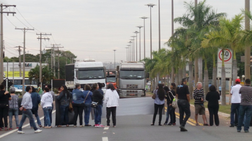 Após 4 horas de bloqueio, rodovias foram liberadas. (Foto: Ricardo Ojeda/ Perfil News). 