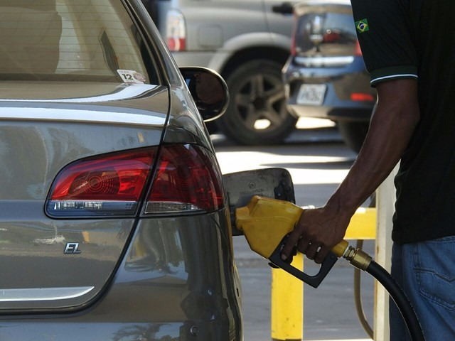 Petrobras reduziu o preço médio da gasolina nas refinarias em 2,3% (Foto: Adneison Severiano/G1 AM)