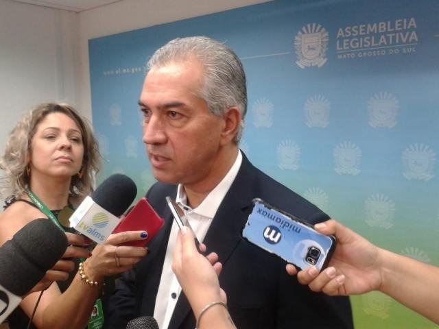 Reinaldo Azambuja durante entrevista na Assembleia (Foto: Leonardo Rocha)
