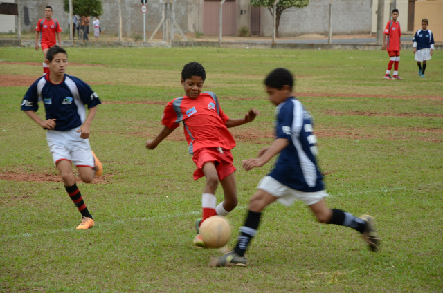 Campeonato de futebol de base tem a participação de equipes da categoria sub-13. (Foto:Arquivo/Perfil News)