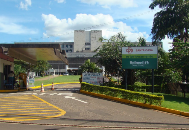 Um dos maiores hospitais do Centro Oeste, a Santa Casa está com várias oportunidades de emprego (Foto: Arquivo/Santa Casa-CG)