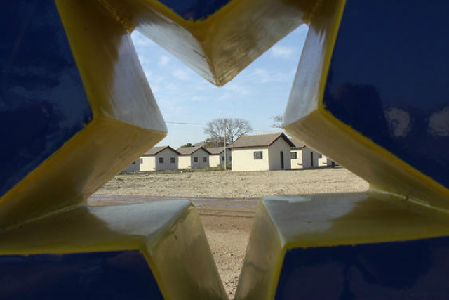 Governo entregou 70 mil casas populares em 8 anos No último ano de mandato, governador garantiu que ainda entrega 5.641 casas populares (Foto: Arquivo)