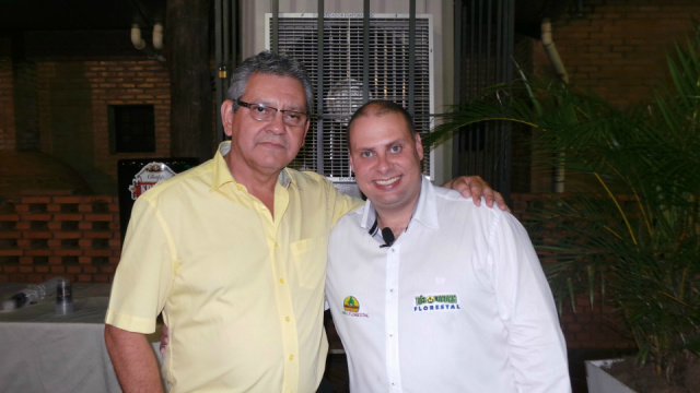 Diretor da Painel Florestal concorda que “Três Lagoas é maior que a crise” O empresário Ricardo Ojeda e o promotor do