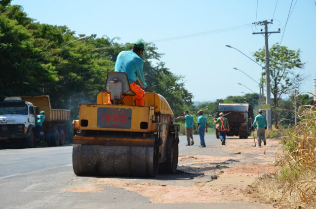 Diversas ruas e avenidas de Três Lagoas receberam operação tapa-buraco. (Foto: Assessoria)