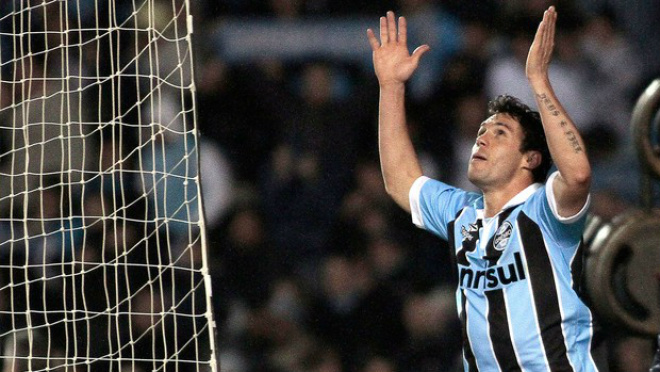Kleber faz o gol da vitória, mas é expulso aos 43 do segundo tempo (Foto: Neco Varella / Agência Estado)