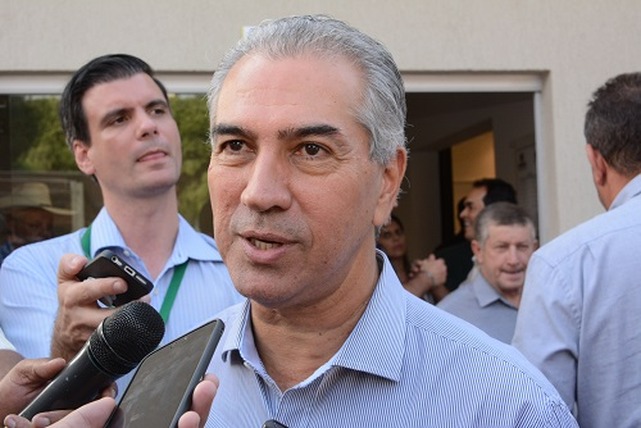 Azambuja vai pedir construção de presídios em reunião com Sérgio Moro Governador durante entrevista na última sexta - Foto: Luiz Alberto/Correio do Estado