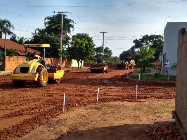 Após finalizar o sistema de drenagem, Jardim Dourados começa a receber obras de pavimentação Essa é uma pequena mostra das dezenas de obras que a Prefeitura Municipal de Três Lagoas (Foto/Assessoria)