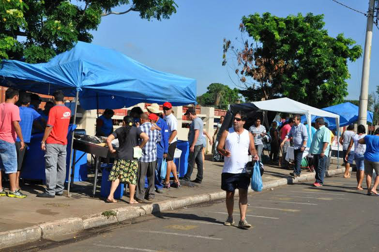 Evento satisfez consumidores e pode virar tradição em Três Lagoas A movimentação de pessoas em busca de peixes foi grande durante a realização do evento (Foto: Divulgação)
